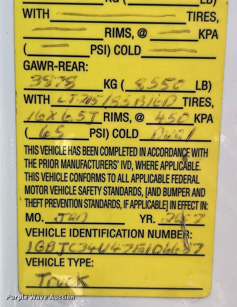 image for item DP0526 2007 Chevrolet Silverado 3500HD  flatbed pickup truck