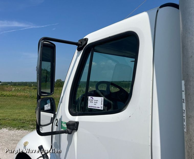 image for item DP0527 2005 Freightliner Business Class M2  box truck