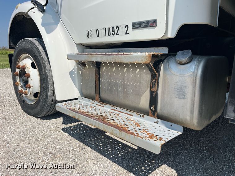 image for item DP0527 2005 Freightliner Business Class M2  box truck