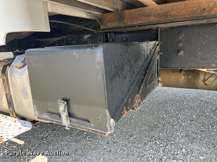 image for item DP0527 2005 Freightliner Business Class M2  box truck