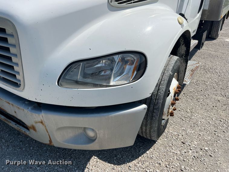 image for item DP0527 2005 Freightliner Business Class M2  box truck