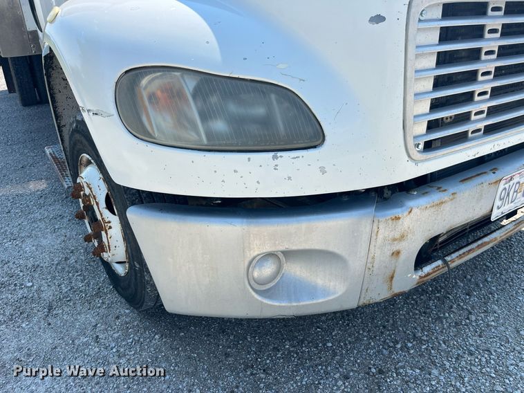 image for item DP0527 2005 Freightliner Business Class M2  box truck