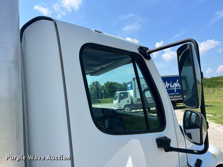 image for item DP0527 2005 Freightliner Business Class M2  box truck