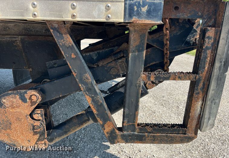 image for item DP0527 2005 Freightliner Business Class M2  box truck