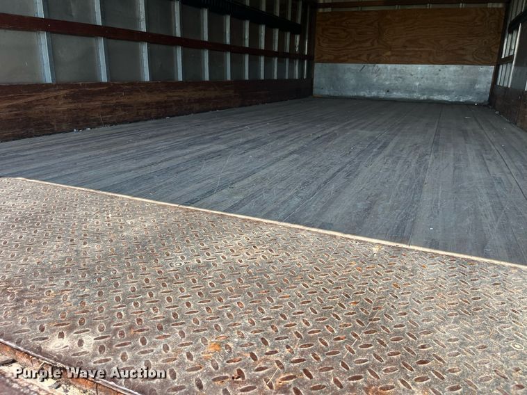 image for item DP0527 2005 Freightliner Business Class M2  box truck