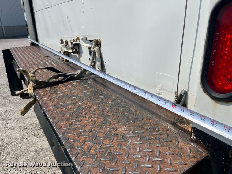 image for item DP0527 2005 Freightliner Business Class M2  box truck