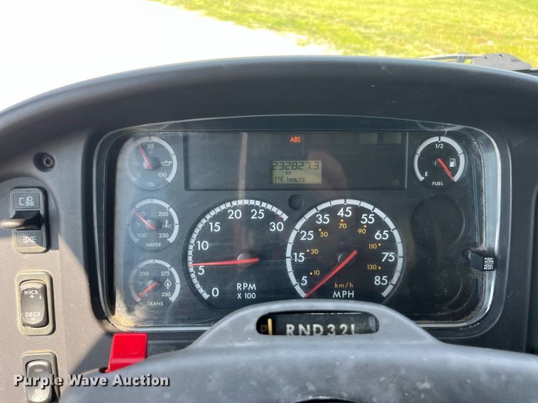 image for item DP0527 2005 Freightliner Business Class M2  box truck