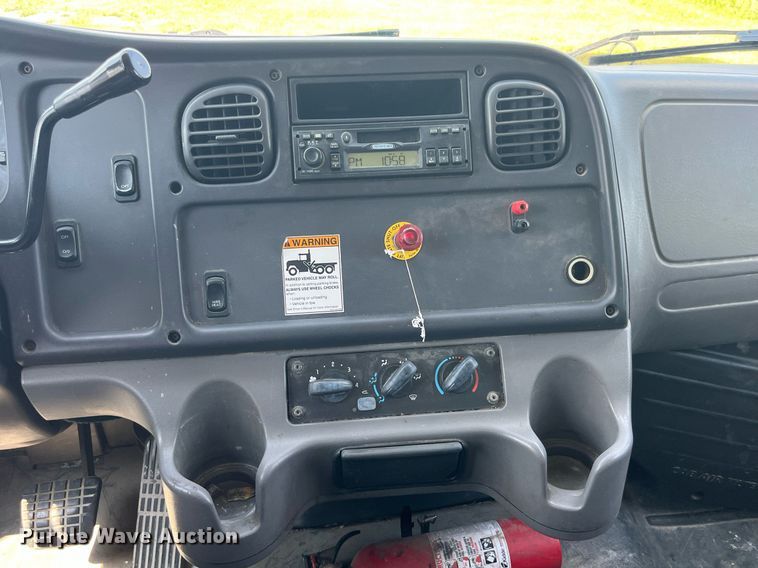 image for item DP0527 2005 Freightliner Business Class M2  box truck