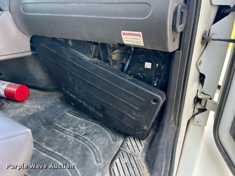 image for item DP0527 2005 Freightliner Business Class M2  box truck