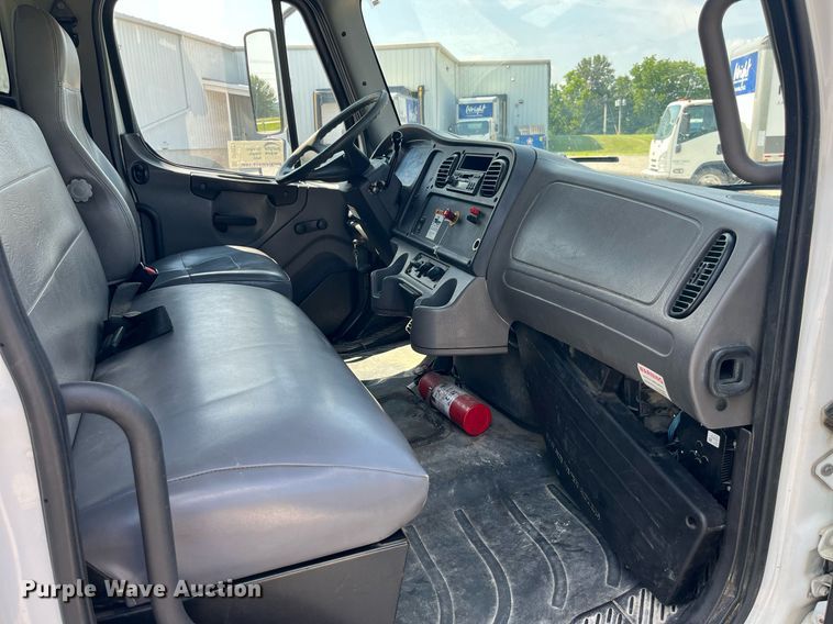 image for item DP0527 2005 Freightliner Business Class M2  box truck