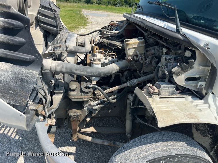 image for item DP0527 2005 Freightliner Business Class M2  box truck