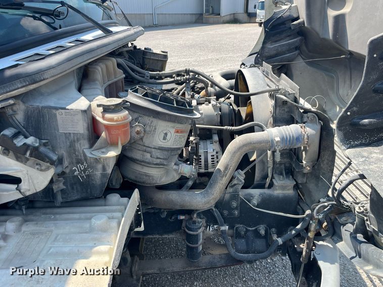 image for item DP0527 2005 Freightliner Business Class M2  box truck