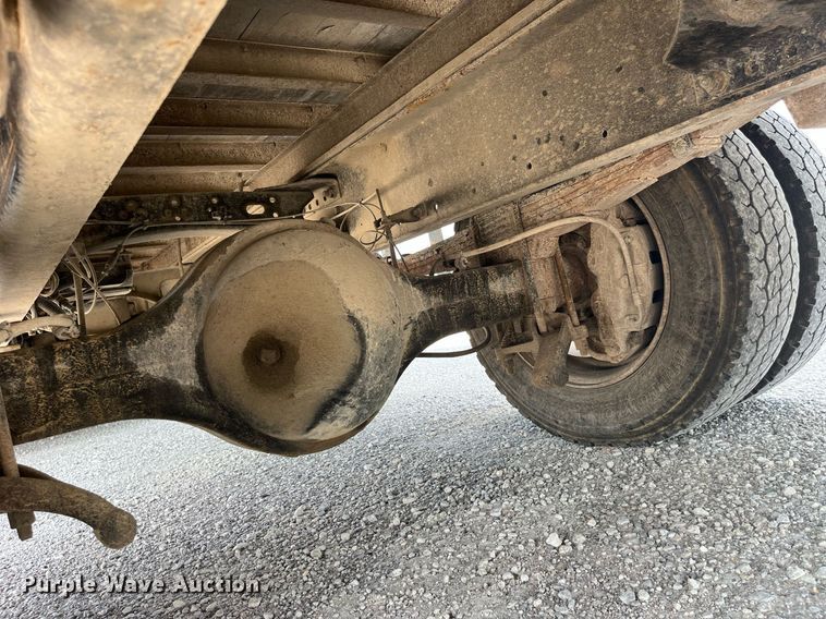 image for item DP0527 2005 Freightliner Business Class M2  box truck