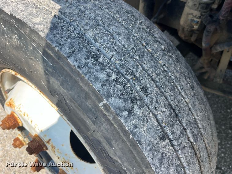 image for item DP0527 2005 Freightliner Business Class M2  box truck