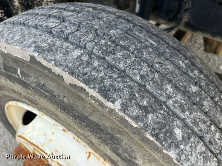 image for item DP0527 2005 Freightliner Business Class M2  box truck