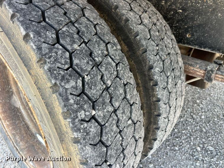 image for item DP0527 2005 Freightliner Business Class M2  box truck