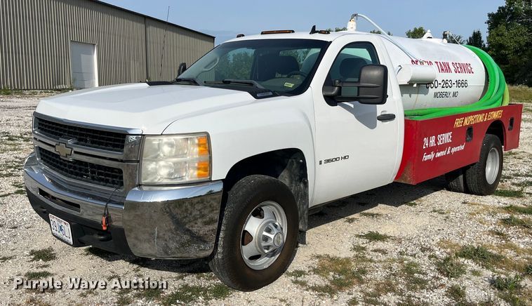 image for item DP0530 2009 Chevrolet Silverado 3500HD  septic truck