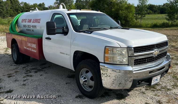 image for item DP0530 2009 Chevrolet Silverado 3500HD  septic truck