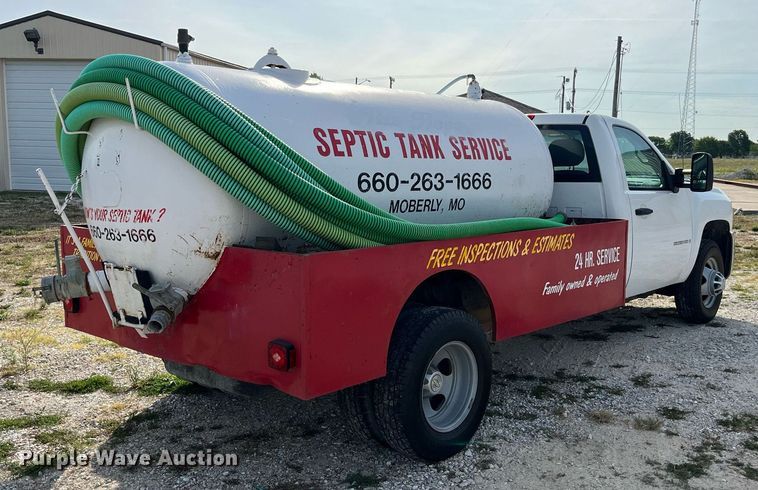 image for item DP0530 2009 Chevrolet Silverado 3500HD  septic truck