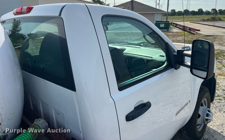 image for item DP0530 2009 Chevrolet Silverado 3500HD  septic truck