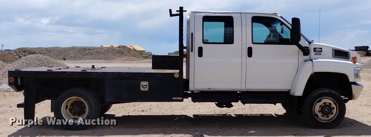 image for item DP3273 2009 GMC C5500  Crew Cab flatbed truck