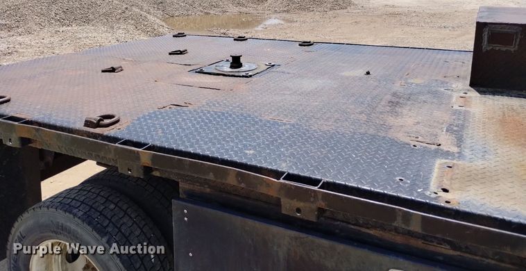 image for item DP3273 2009 GMC C5500  Crew Cab flatbed truck