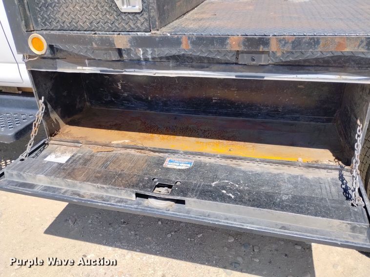 image for item DP3273 2009 GMC C5500  Crew Cab flatbed truck