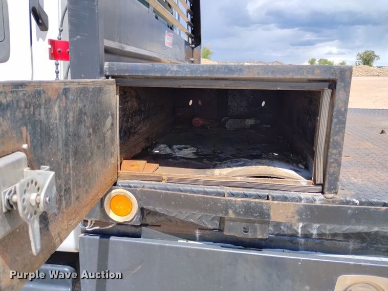 image for item DP3273 2009 GMC C5500  Crew Cab flatbed truck