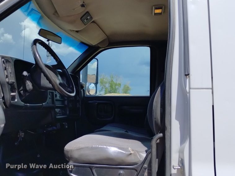 image for item DP3273 2009 GMC C5500  Crew Cab flatbed truck