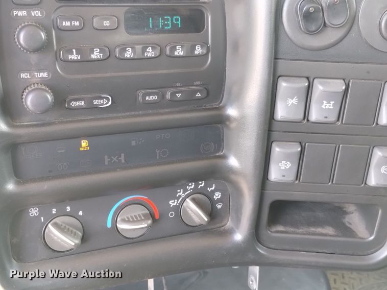 image for item DP3273 2009 GMC C5500  Crew Cab flatbed truck