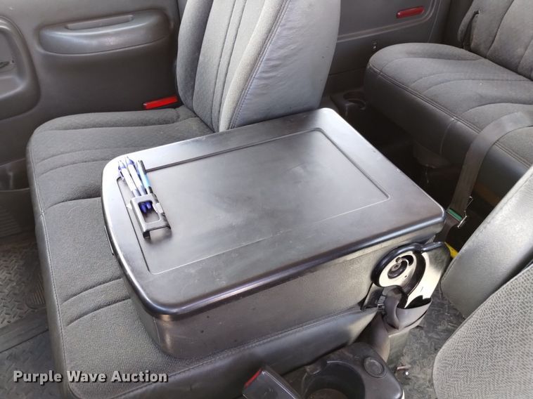 image for item DP3273 2009 GMC C5500  Crew Cab flatbed truck