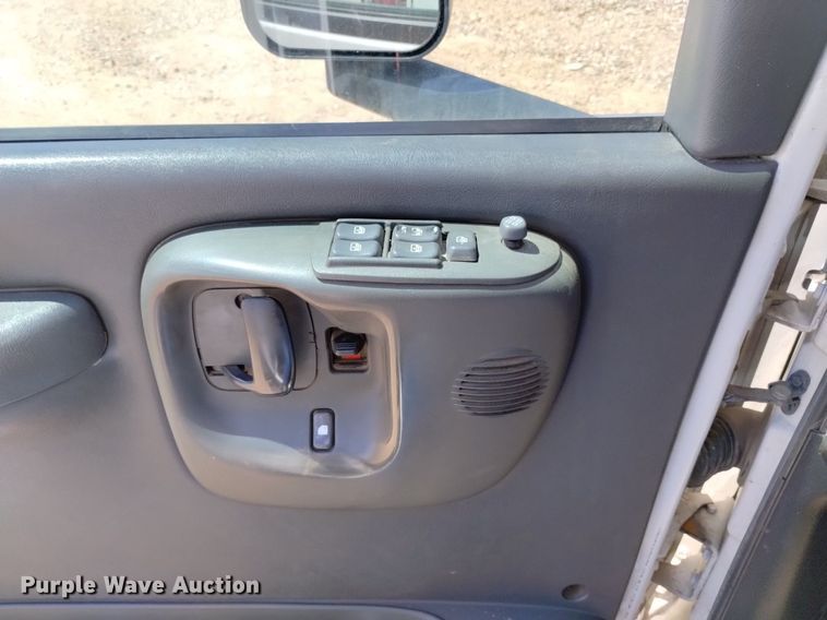 image for item DP3273 2009 GMC C5500  Crew Cab flatbed truck