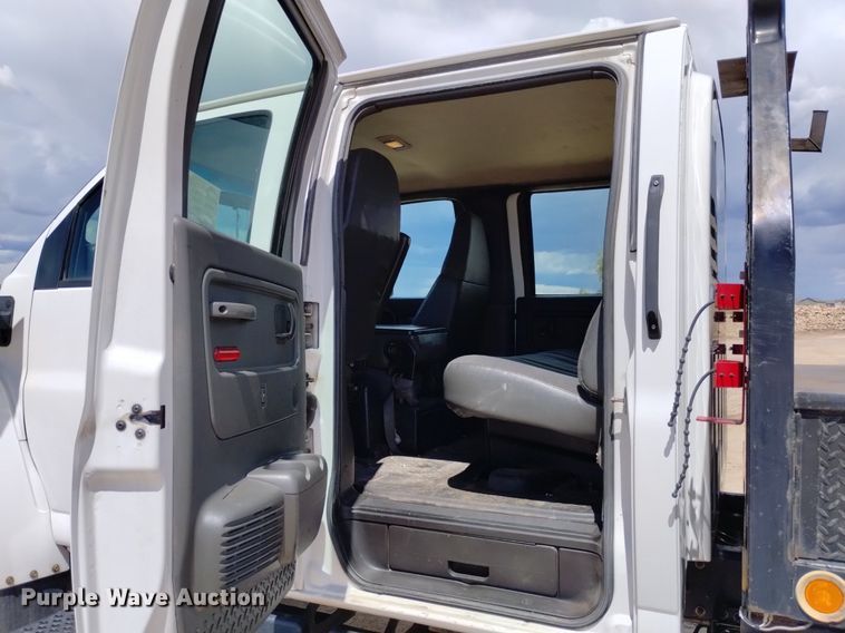 image for item DP3273 2009 GMC C5500  Crew Cab flatbed truck