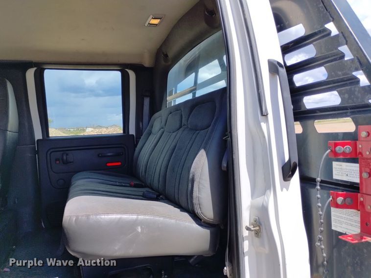 image for item DP3273 2009 GMC C5500  Crew Cab flatbed truck