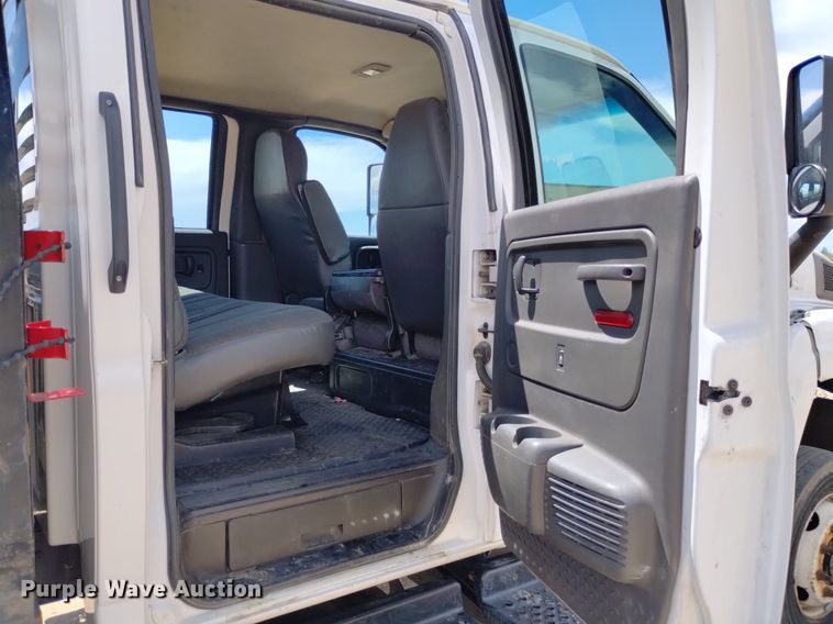 image for item DP3273 2009 GMC C5500  Crew Cab flatbed truck