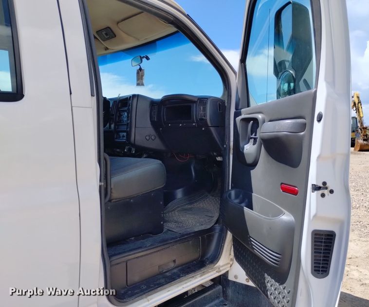 image for item DP3273 2009 GMC C5500  Crew Cab flatbed truck