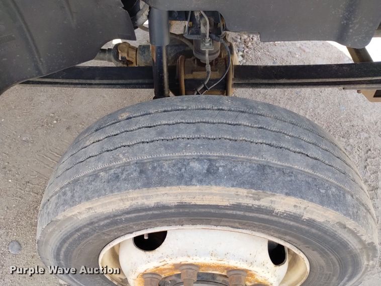 image for item DP3273 2009 GMC C5500  Crew Cab flatbed truck