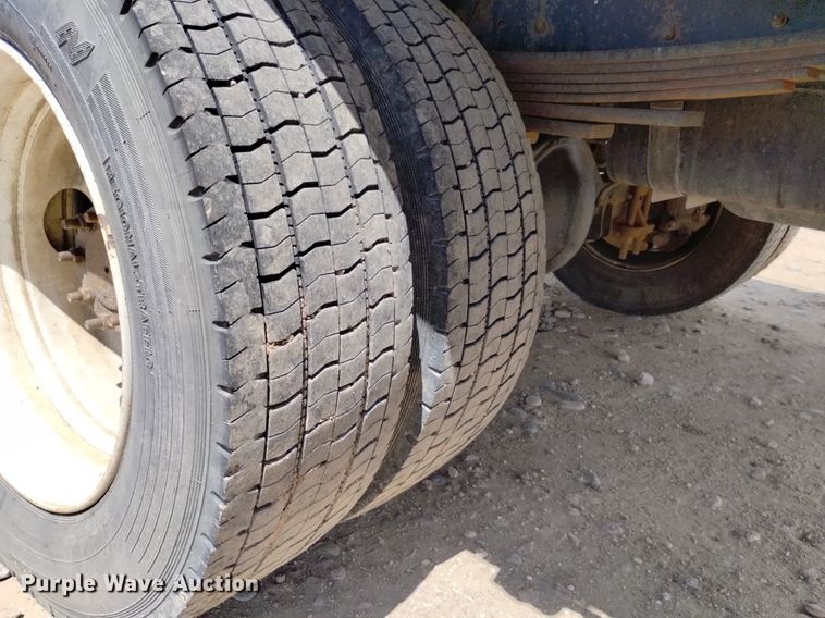 image for item DP3273 2009 GMC C5500  Crew Cab flatbed truck