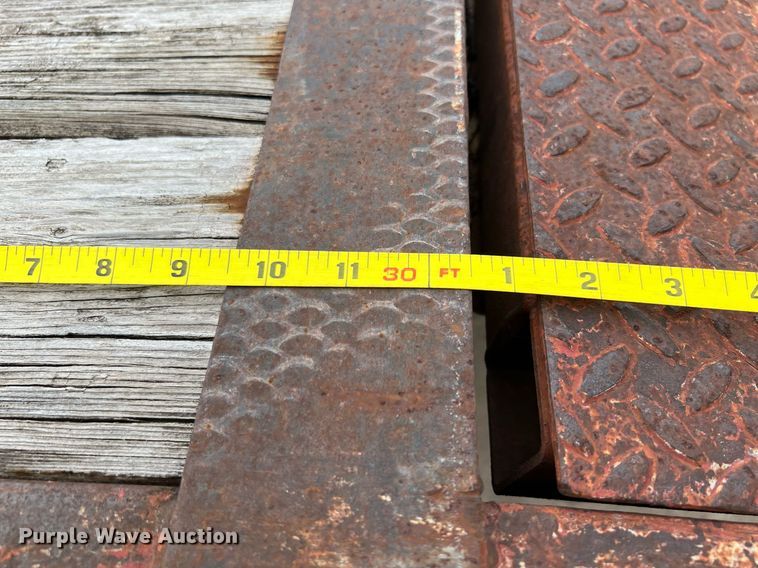 image for item DQ2122 1997 Diamond C Fleetneck  equipment trailer