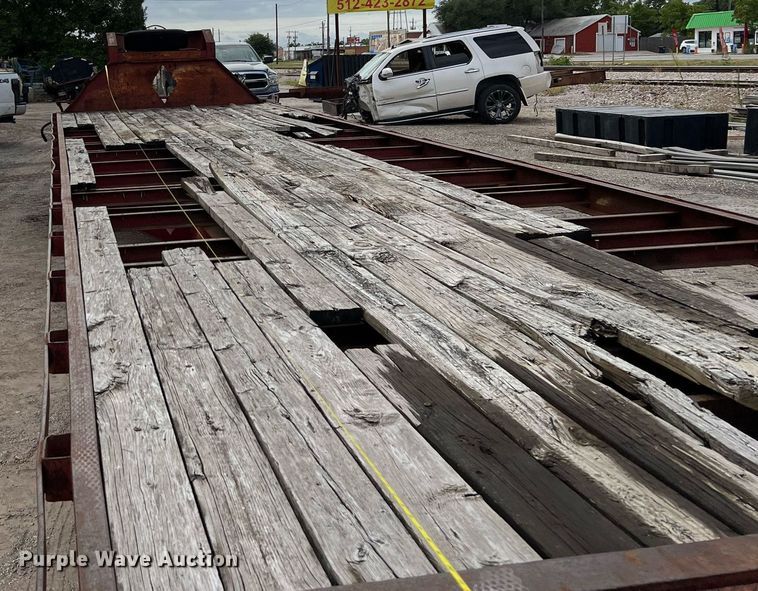 image for item DQ2122 1997 Diamond C Fleetneck  equipment trailer