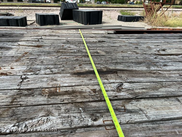 image for item DQ2122 1997 Diamond C Fleetneck  equipment trailer