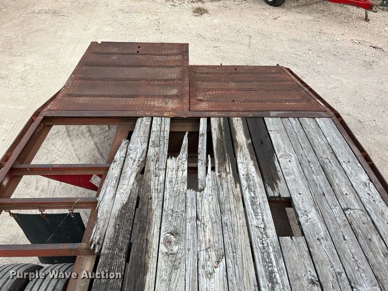 image for item DQ2122 1997 Diamond C Fleetneck  equipment trailer