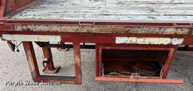 image for item DQ2122 1997 Diamond C Fleetneck  equipment trailer