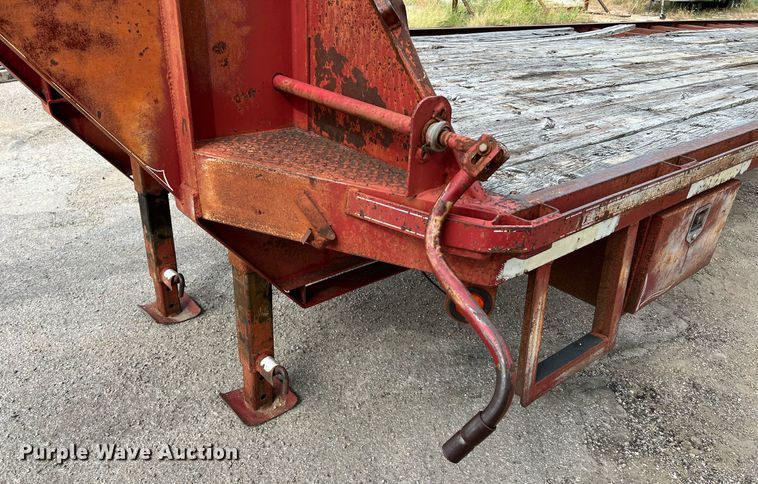 image for item DQ2122 1997 Diamond C Fleetneck  equipment trailer