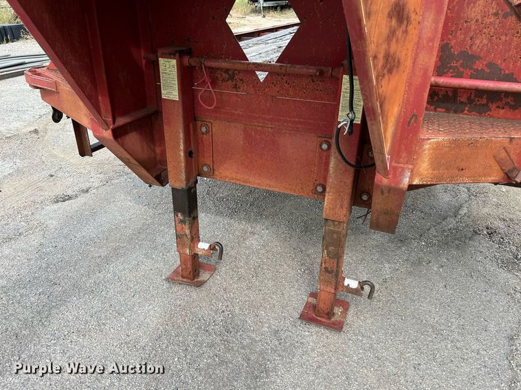 image for item DQ2122 1997 Diamond C Fleetneck  equipment trailer