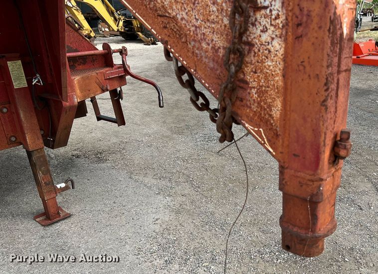 image for item DQ2122 1997 Diamond C Fleetneck  equipment trailer