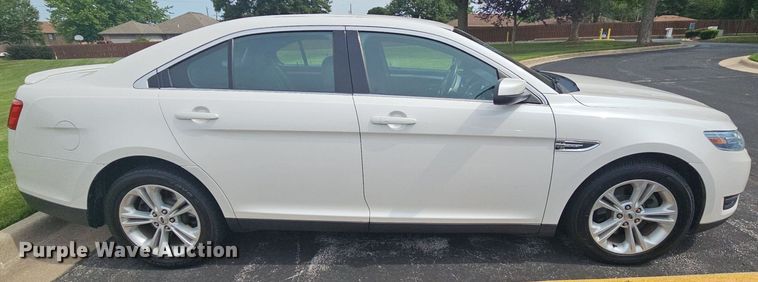 image for item DR3380 2016 Ford Taurus SEL