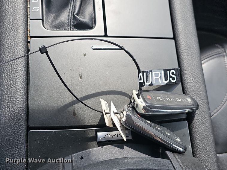 image for item DR3380 2016 Ford Taurus SEL