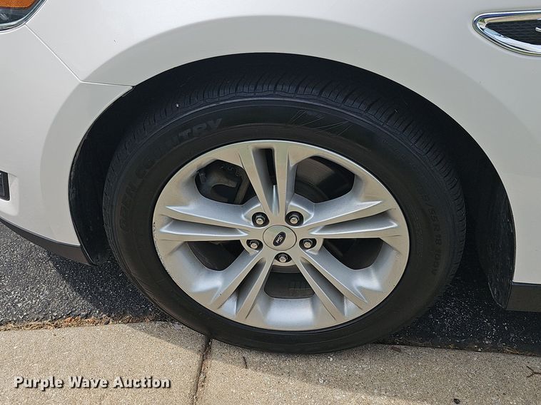 image for item DR3380 2016 Ford Taurus SEL