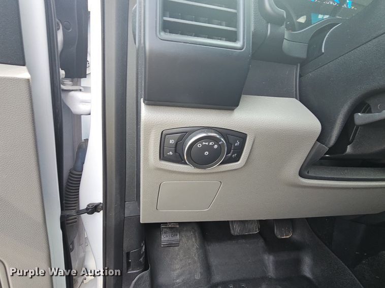 image for item DR3381 2016 Ford F150 XL  SuperCrew pickup truck